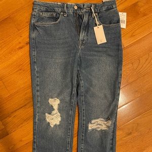 Good American  *brand new with tags* good vintage fray hem denim. Never worn